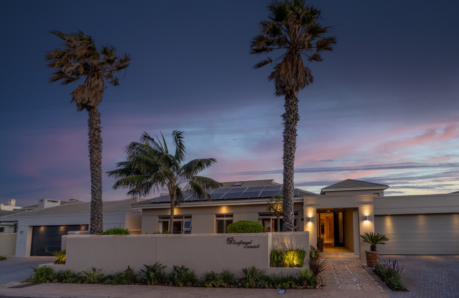 5 Bedroom Property for Sale in Sunset Links Western Cape